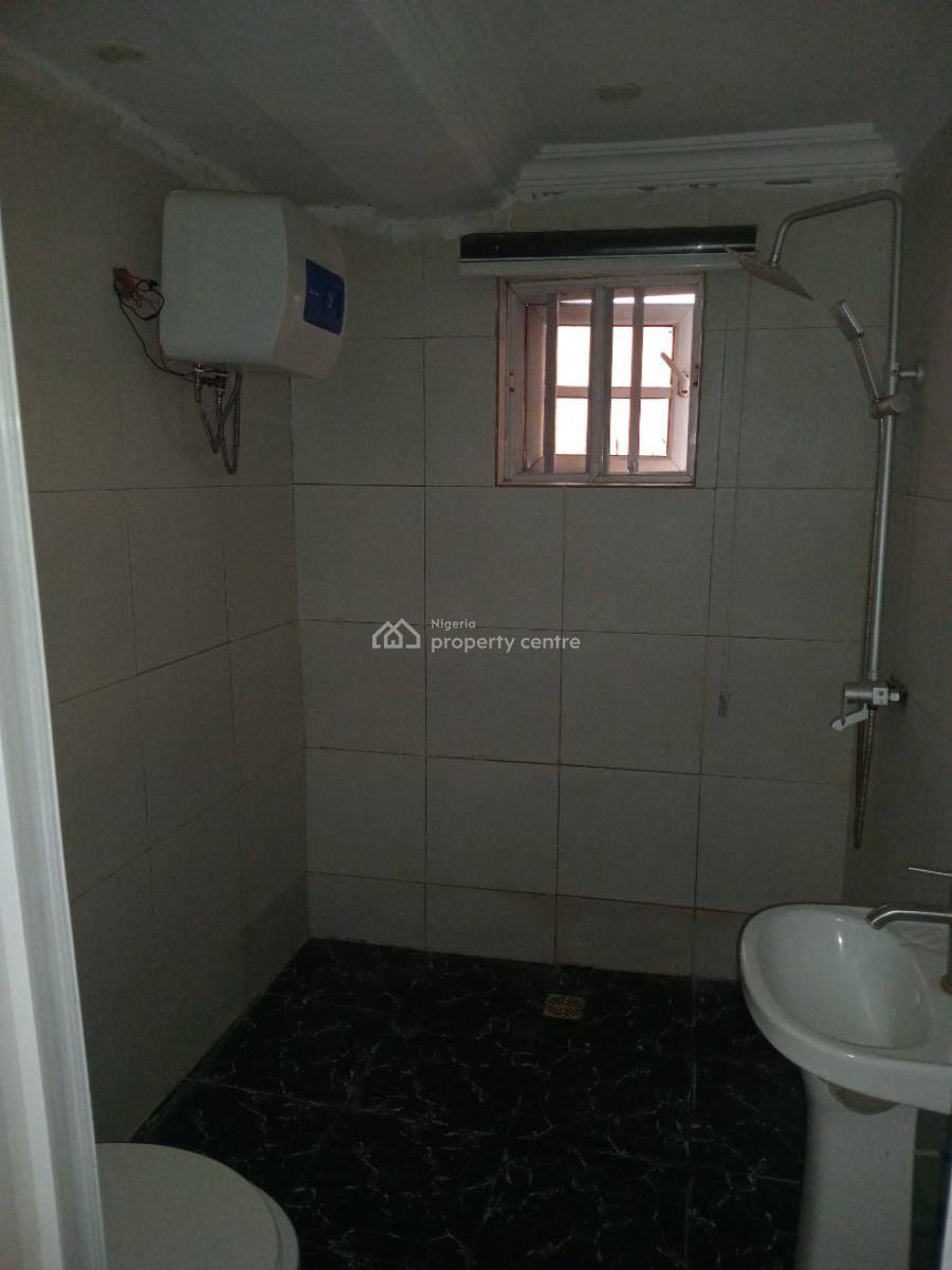 3-bedroom Flat on a 3rd Floor, Oyadiran Estate, Sabo, Yaba, Lagos, Flat / Apartment for Rent