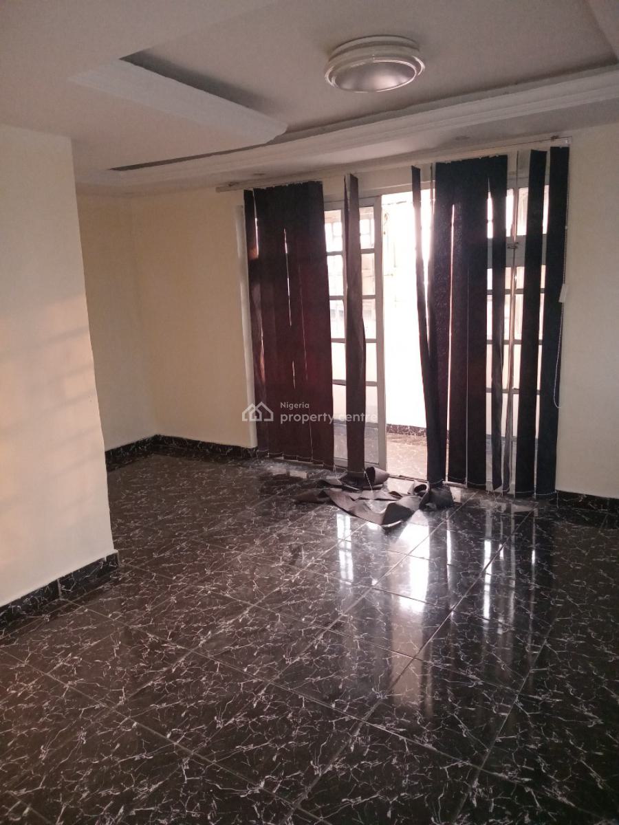3-bedroom Flat on a 3rd Floor, Oyadiran Estate, Sabo, Yaba, Lagos, Flat / Apartment for Rent