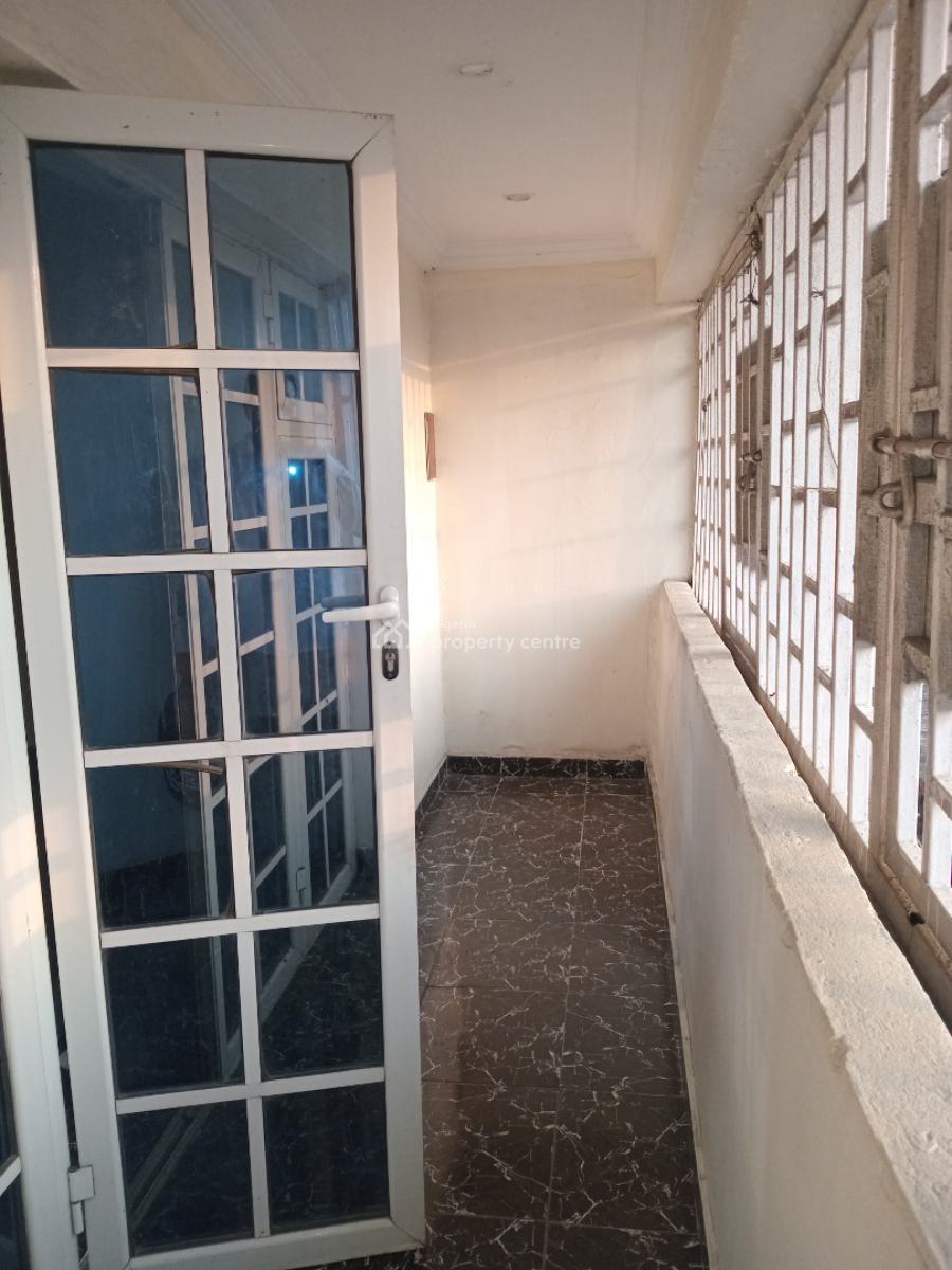 3-bedroom Flat on a 3rd Floor, Oyadiran Estate, Sabo, Yaba, Lagos, Flat / Apartment for Rent