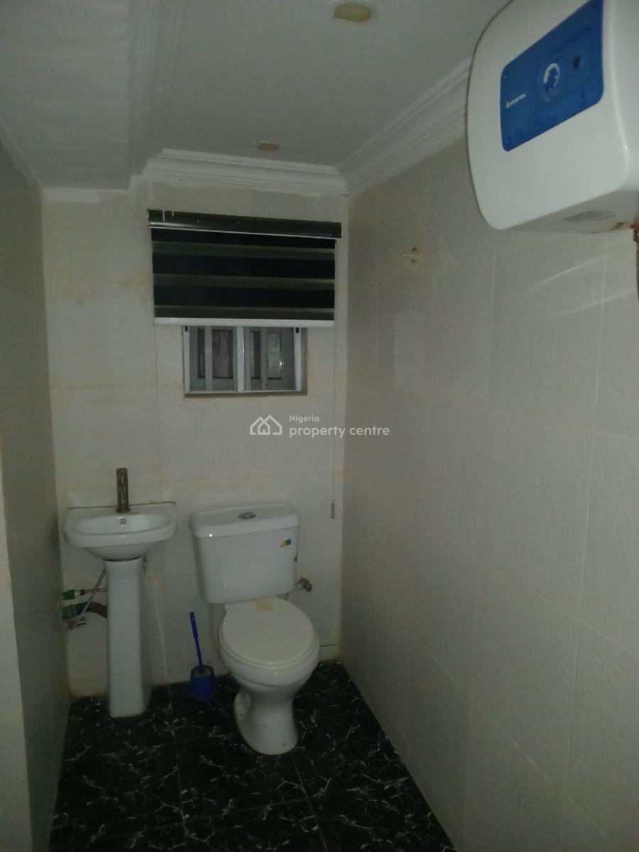 3-bedroom Flat on a 3rd Floor, Oyadiran Estate, Sabo, Yaba, Lagos, Flat / Apartment for Rent