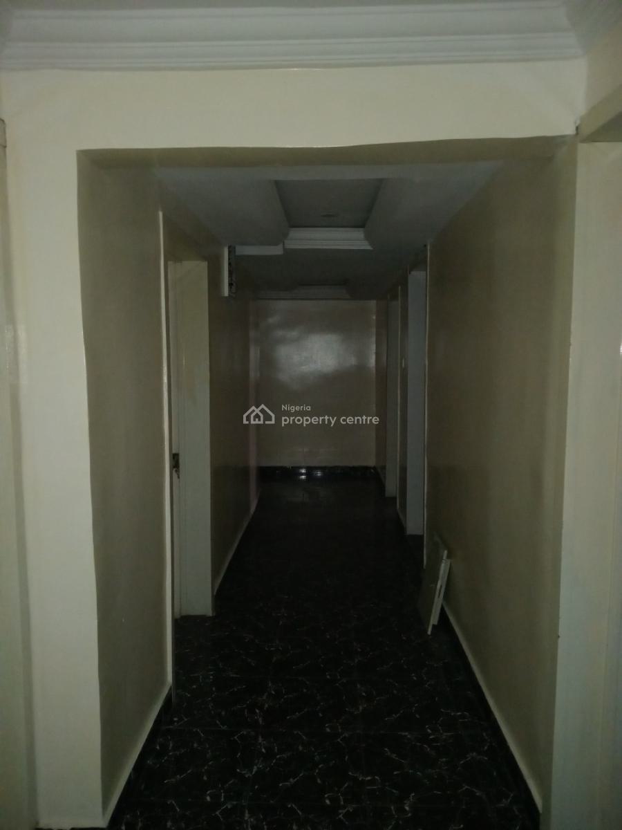 3-bedroom Flat on a 3rd Floor, Oyadiran Estate, Sabo, Yaba, Lagos, Flat / Apartment for Rent