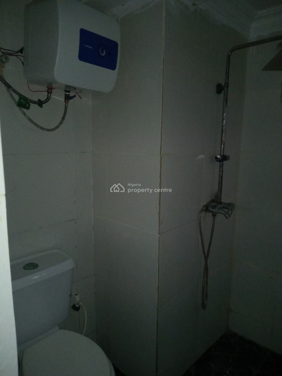 3-bedroom Flat on a 3rd Floor, Oyadiran Estate, Sabo, Yaba, Lagos, Flat / Apartment for Rent