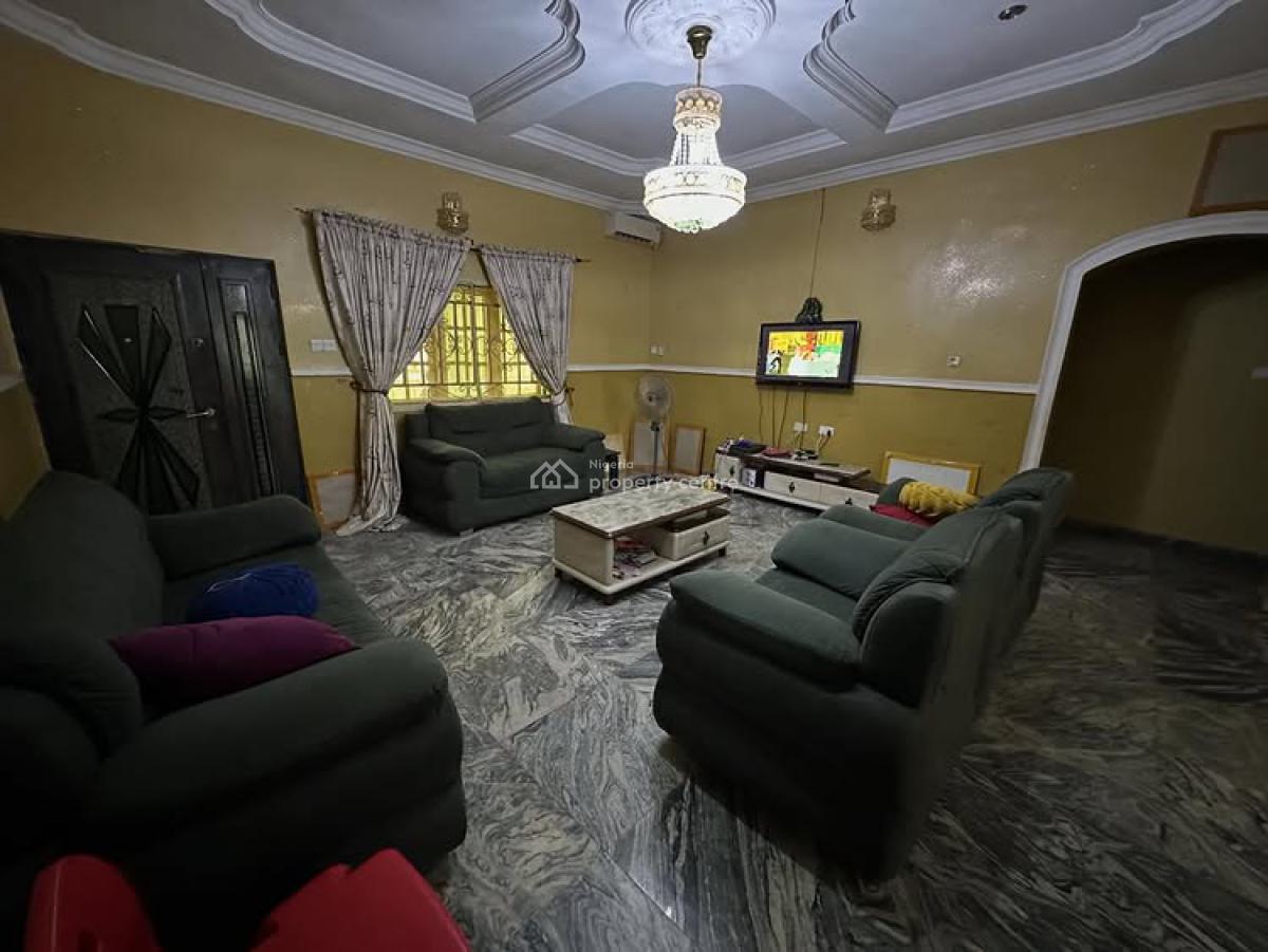 Standard 3 Bedroom Bungalow with 2bq Sitting on 560 Sqm, Lugbe District, Abuja, Detached Bungalow for Sale