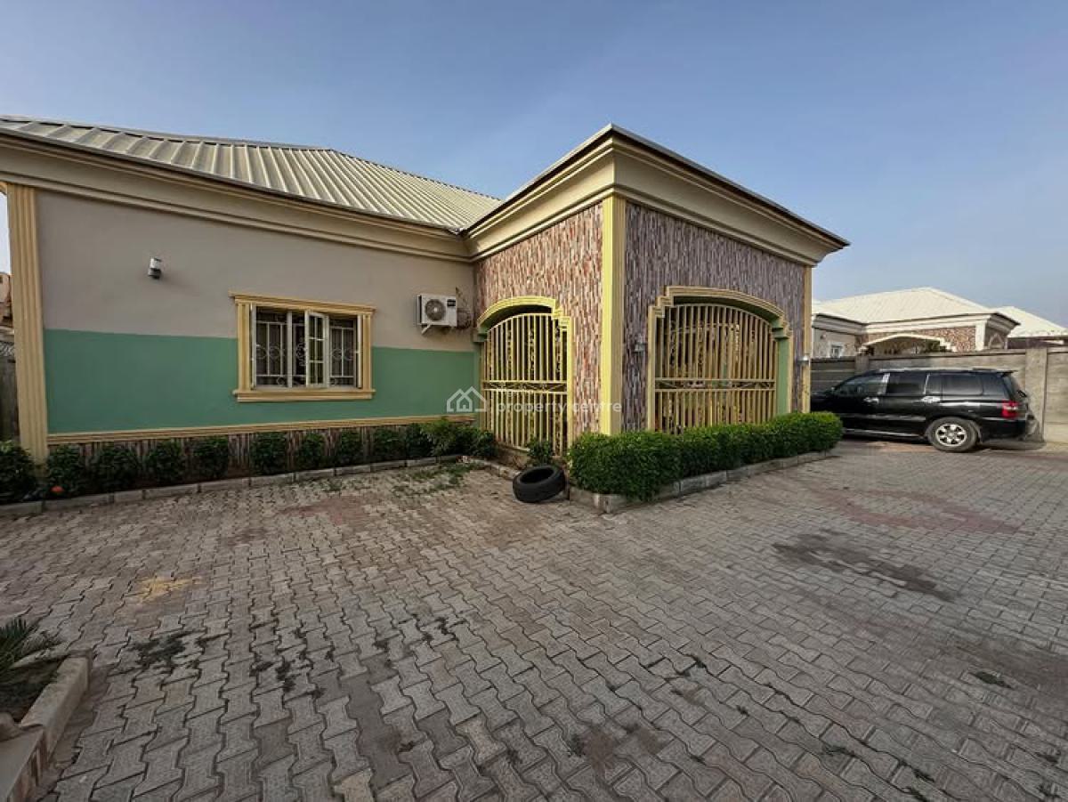 Standard 3 Bedroom Bungalow with 2bq Sitting on 560 Sqm, Lugbe District, Abuja, Detached Bungalow for Sale