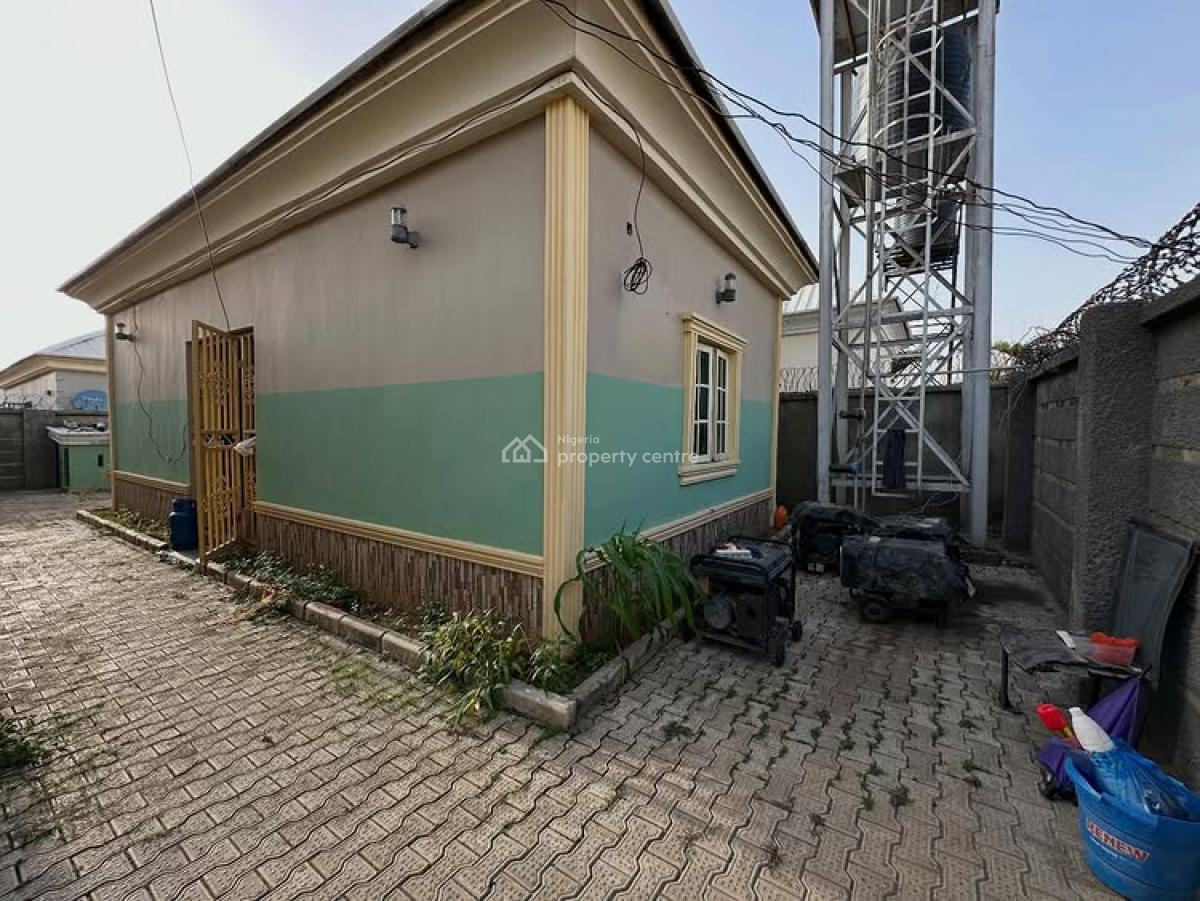 Standard 3 Bedroom Bungalow with 2bq Sitting on 560 Sqm, Lugbe District, Abuja, Detached Bungalow for Sale