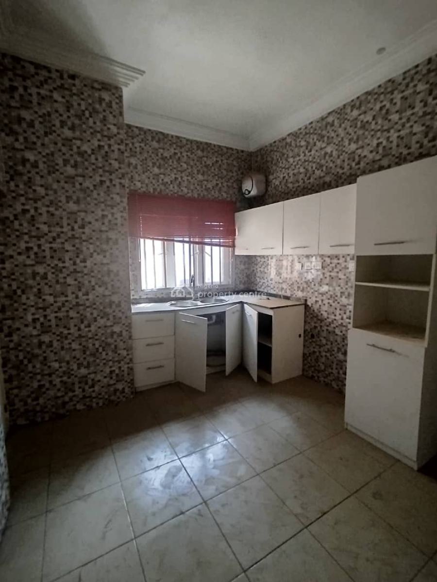 Massive 2 Bedroom on The Second Floor, Jahi, Abuja, Flat / Apartment for Rent