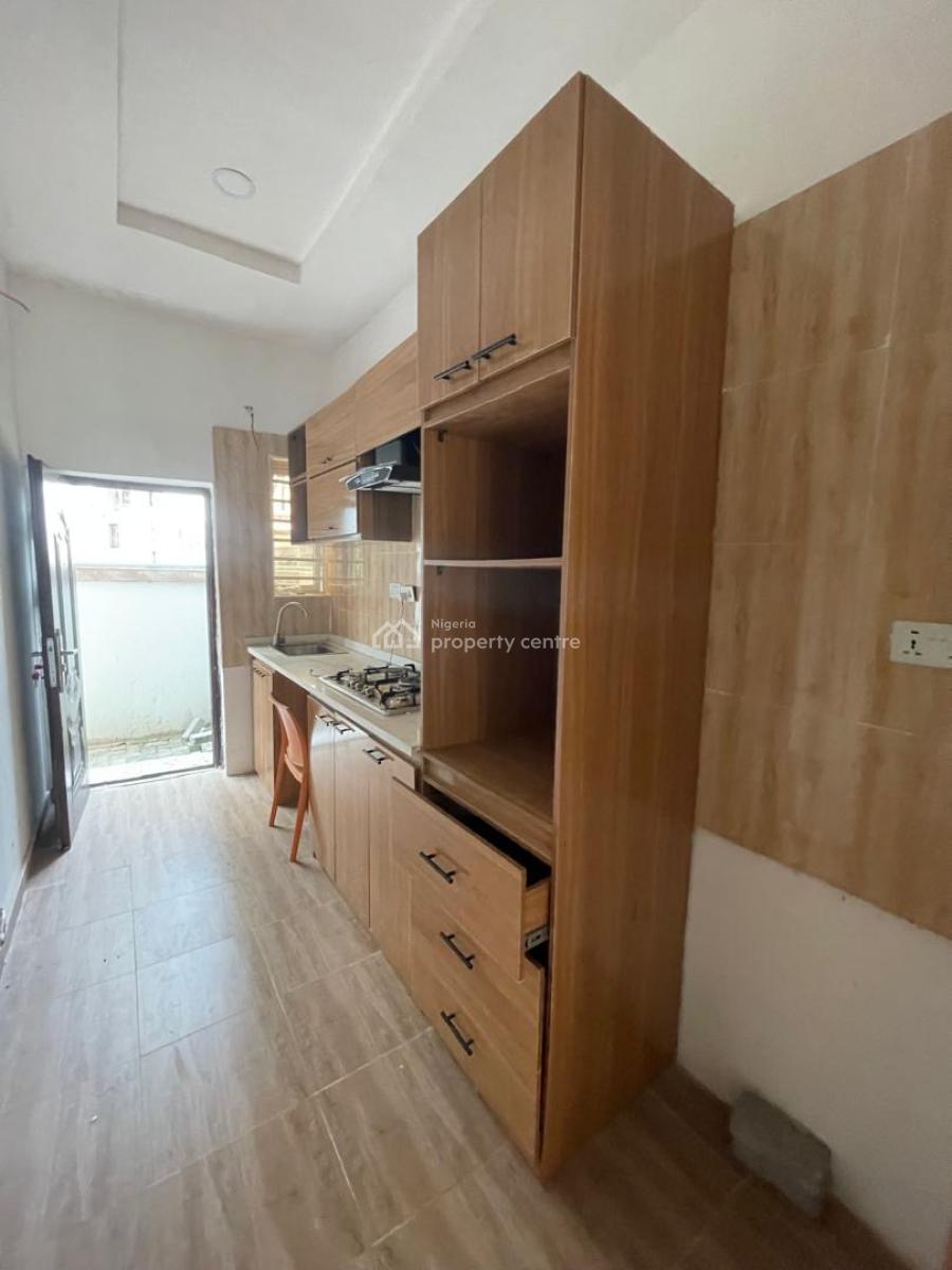 Distress 3 Bedroom Terrace Duplex, Ikota, Lekki, Lagos, Terraced Duplex for Sale