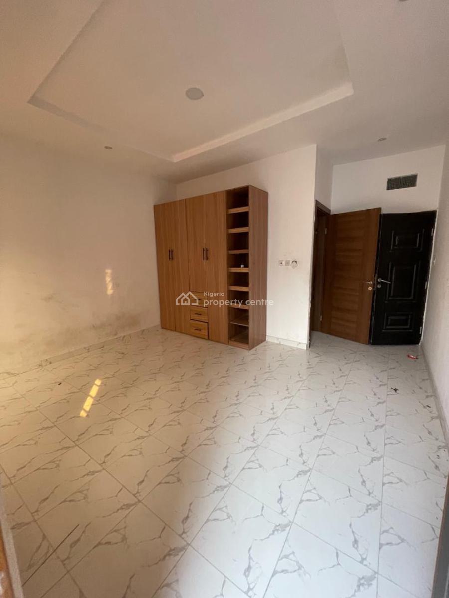 Distress 3 Bedroom Terrace Duplex, Ikota, Lekki, Lagos, Terraced Duplex for Sale