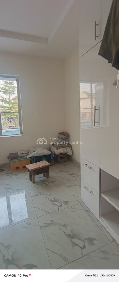 Room Upstairs Shares Kitchen in Bera Estate, Bera Estate, Lekki, Lagos, Self Contain (single Rooms) for Rent