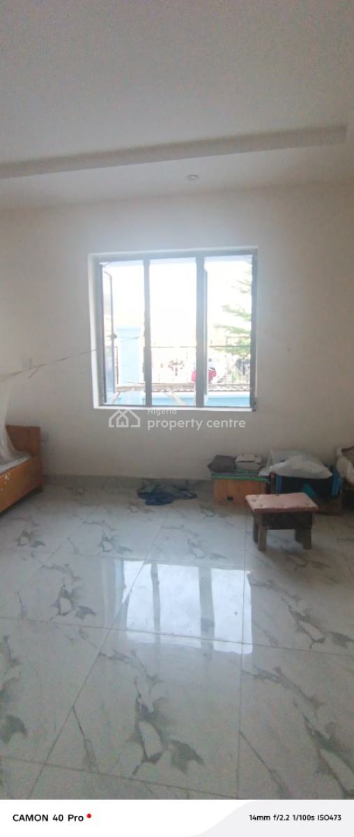 Room Upstairs Shares Kitchen in Bera Estate, Bera Estate, Lekki, Lagos, Self Contain (single Rooms) for Rent