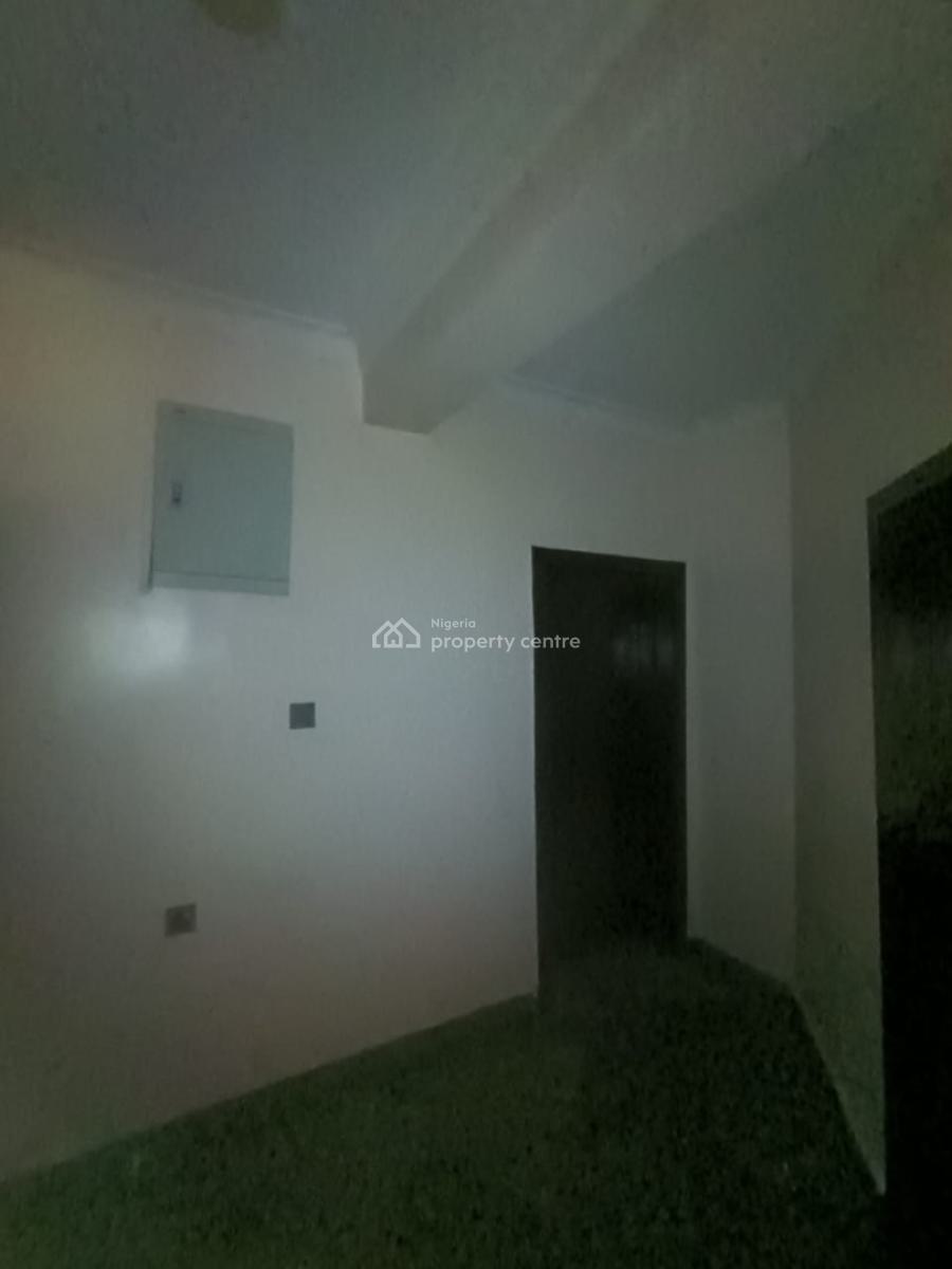 Well Maintained 3 Bedroom Flat with a Bq, Lekki Phase 1, Lekki, Lagos, Flat / Apartment for Rent
