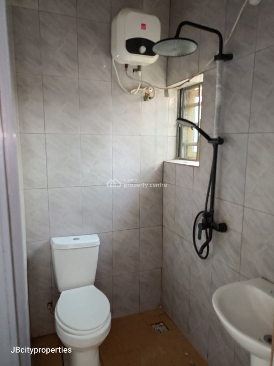 Luxury Upstairs 2 Bedroom Apartment, Ogombo, Ogombo, Ajah, Lagos, Flat / Apartment for Rent