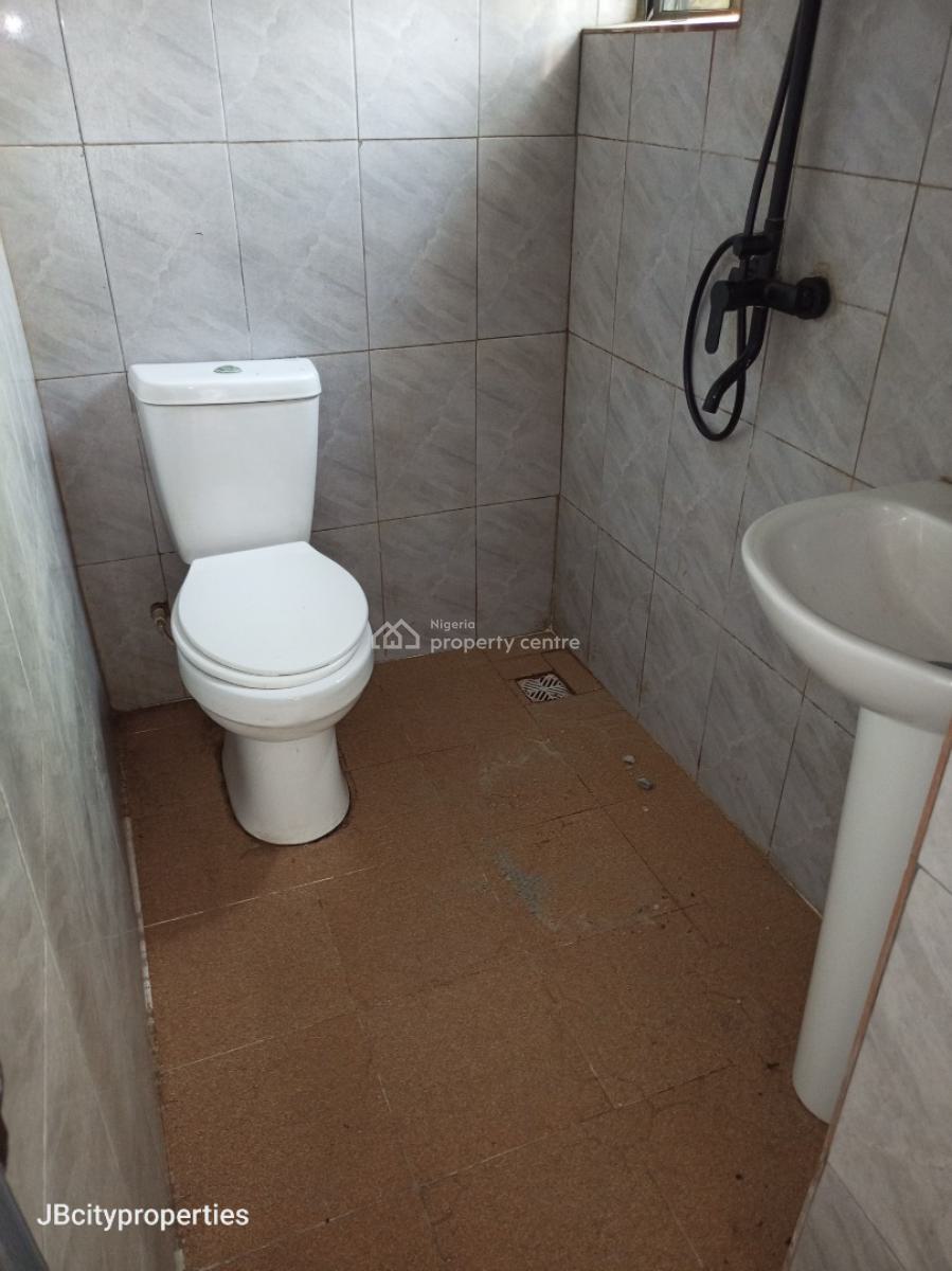 Luxury Upstairs 2 Bedroom Apartment, Ogombo, Ogombo, Ajah, Lagos, Flat / Apartment for Rent