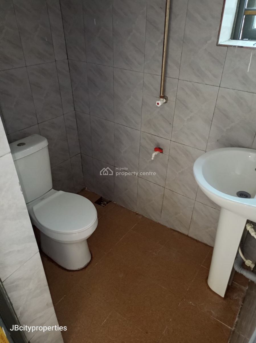 Luxury Upstairs 2 Bedroom Apartment, Ogombo, Ogombo, Ajah, Lagos, Flat / Apartment for Rent