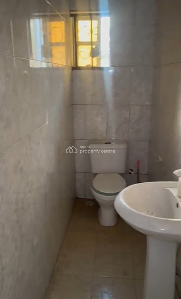 Newly Renovated 2 Bedroom Ensuite Apartment{video}, Divine Homes @ Thomas Estate, Ajah, Lagos, Flat / Apartment for Rent