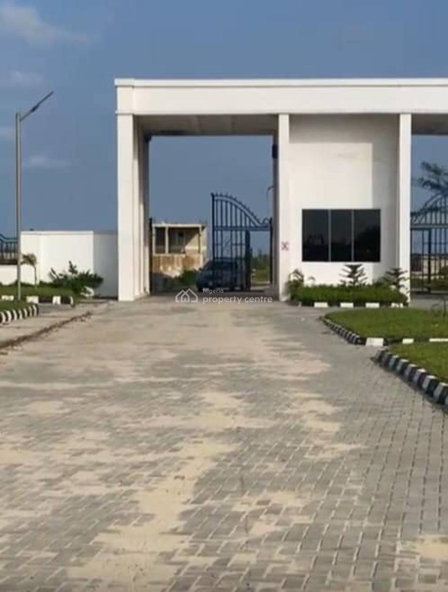 Strategically Located Plot of Land, Tiwa Commercial Hub, Lekki Expressway, Lekki, Lagos, Residential Land for Sale