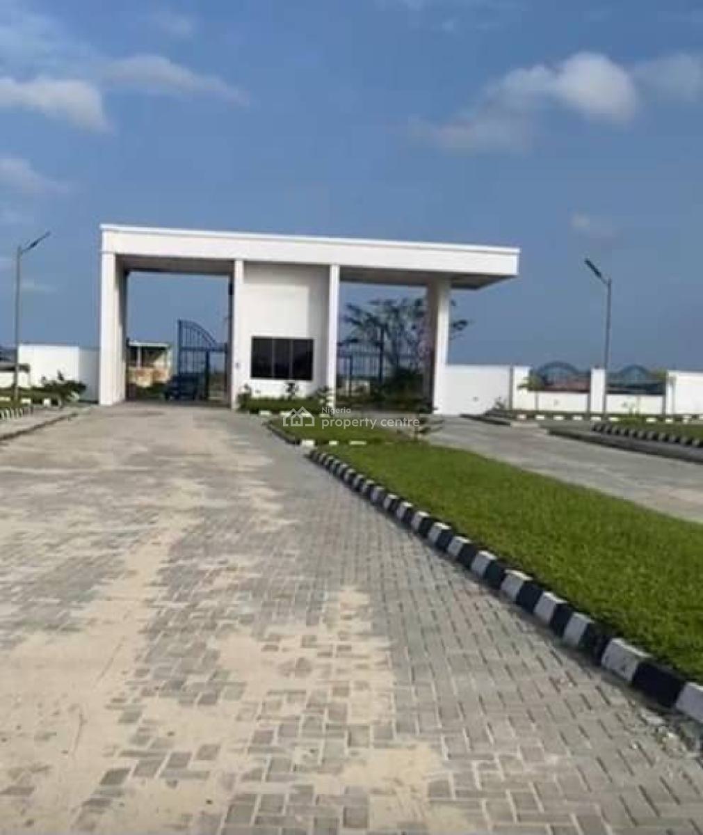 Strategically Located Plot of Land, Tiwa Commercial Hub, Lekki Expressway, Lekki, Lagos, Residential Land for Sale