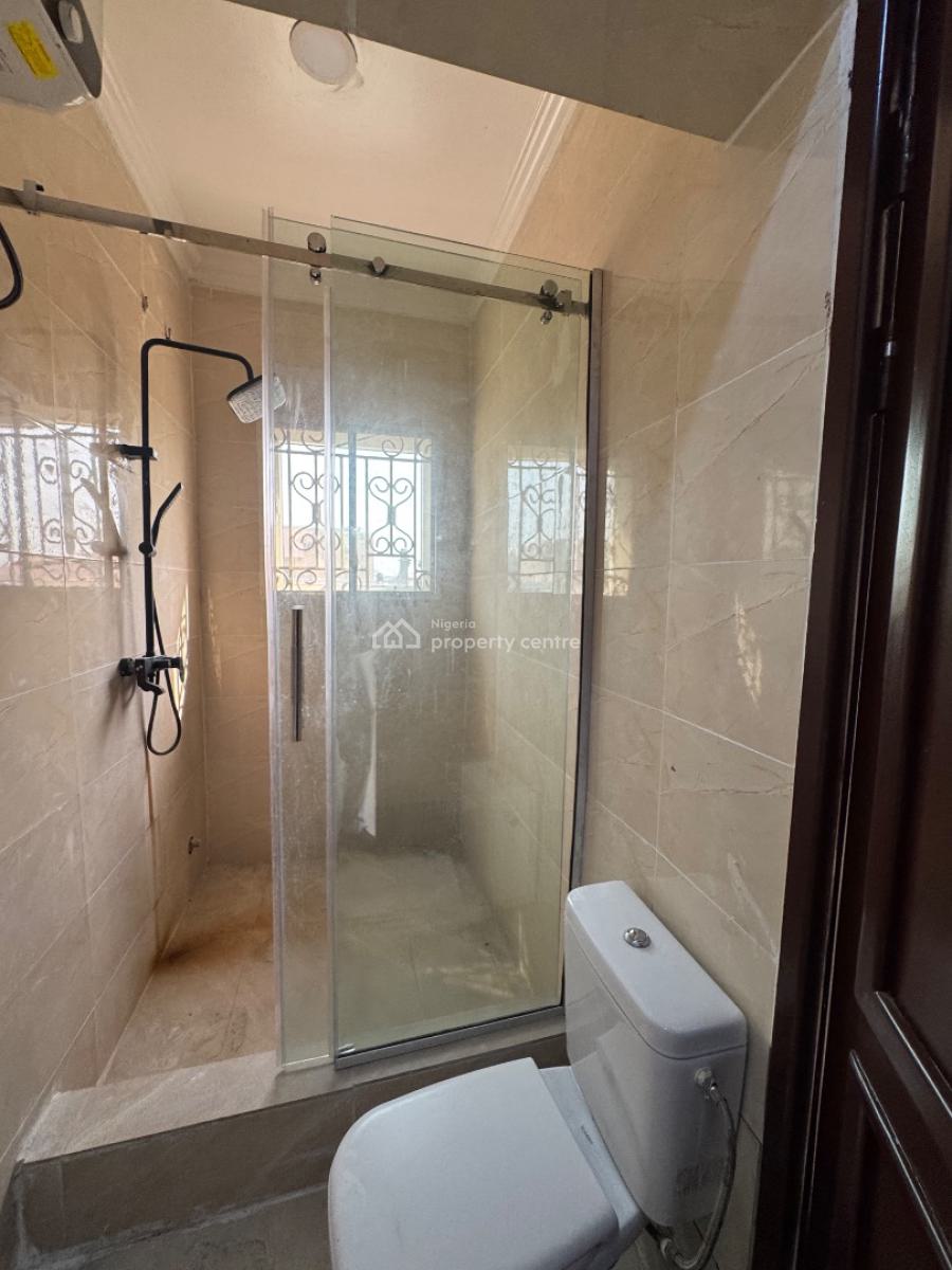 Spacious Three (3) Bedroom Apartment, Lekki Phase 1, Lekki, Lagos, Flat / Apartment for Rent