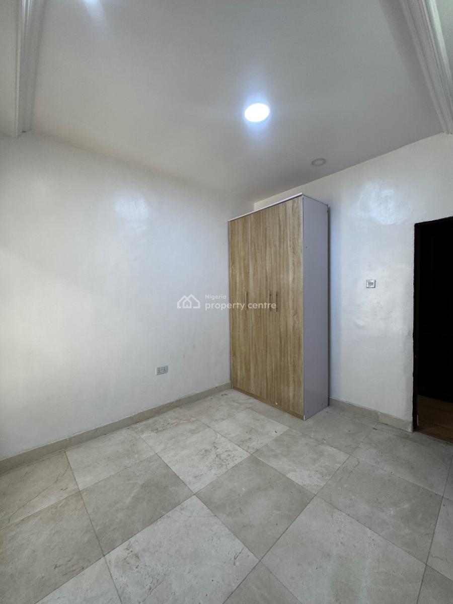 Spacious Three (3) Bedroom Apartment, Lekki Phase 1, Lekki, Lagos, Flat / Apartment for Rent