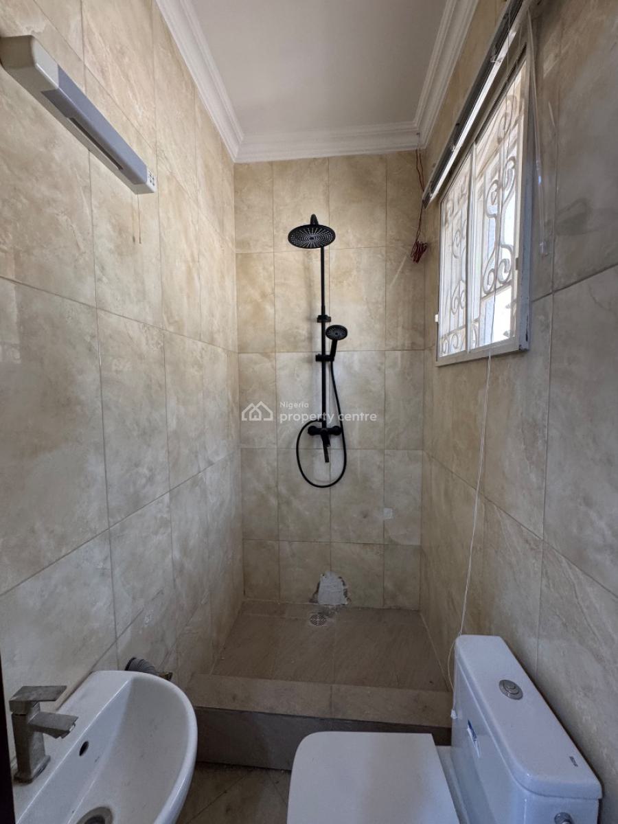 Spacious Three (3) Bedroom Apartment, Lekki Phase 1, Lekki, Lagos, Flat / Apartment for Rent