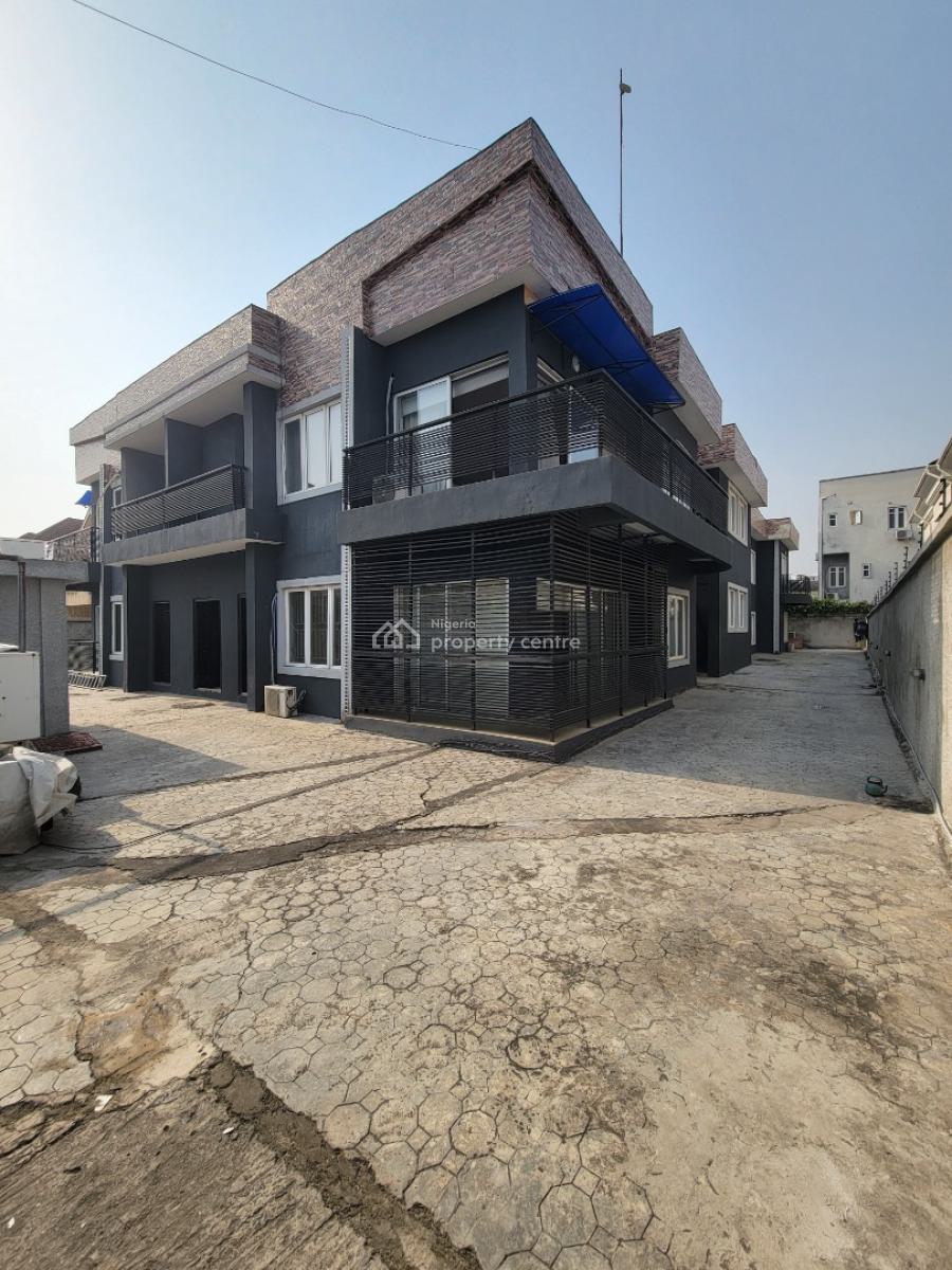 Well Maintained 3 Bedroom Apartment with Bq, Lekki Phase 1, Lekki, Lagos, Flat / Apartment for Rent