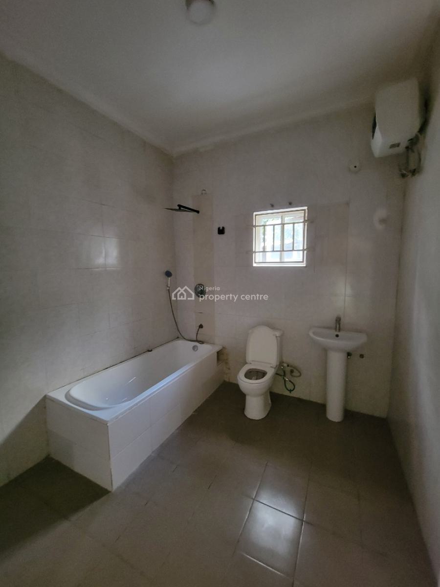 Well Maintained 3 Bedroom Apartment with Bq, Lekki Phase 1, Lekki, Lagos, Flat / Apartment for Rent