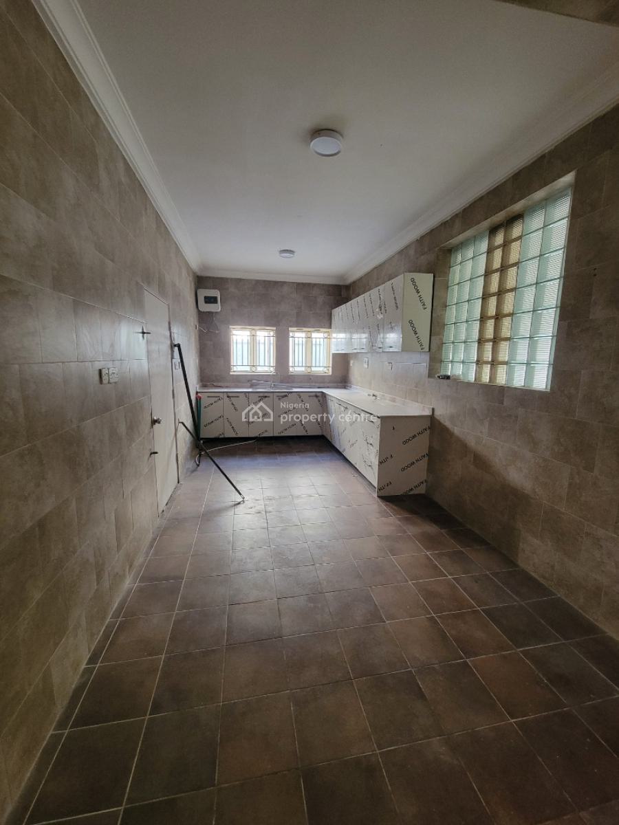 Well Maintained 3 Bedroom Apartment with Bq, Lekki Phase 1, Lekki, Lagos, Flat / Apartment for Rent