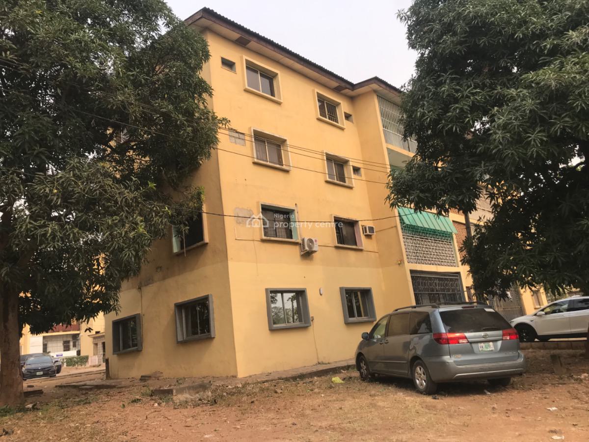 Spacious & Neatly Used 3 Bedroom Flat,bathtub,pop Finishing,last Floor, Serene Neighborhood, Zone 1, Wuse, Abuja, Flat / Apartment for Rent