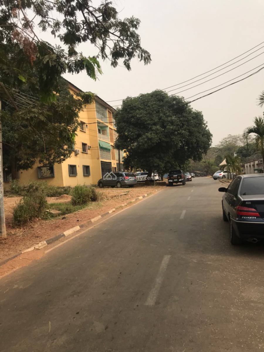 Spacious & Neatly Used 3 Bedroom Flat,bathtub,pop Finishing,last Floor, Serene Neighborhood, Zone 1, Wuse, Abuja, Flat / Apartment for Rent