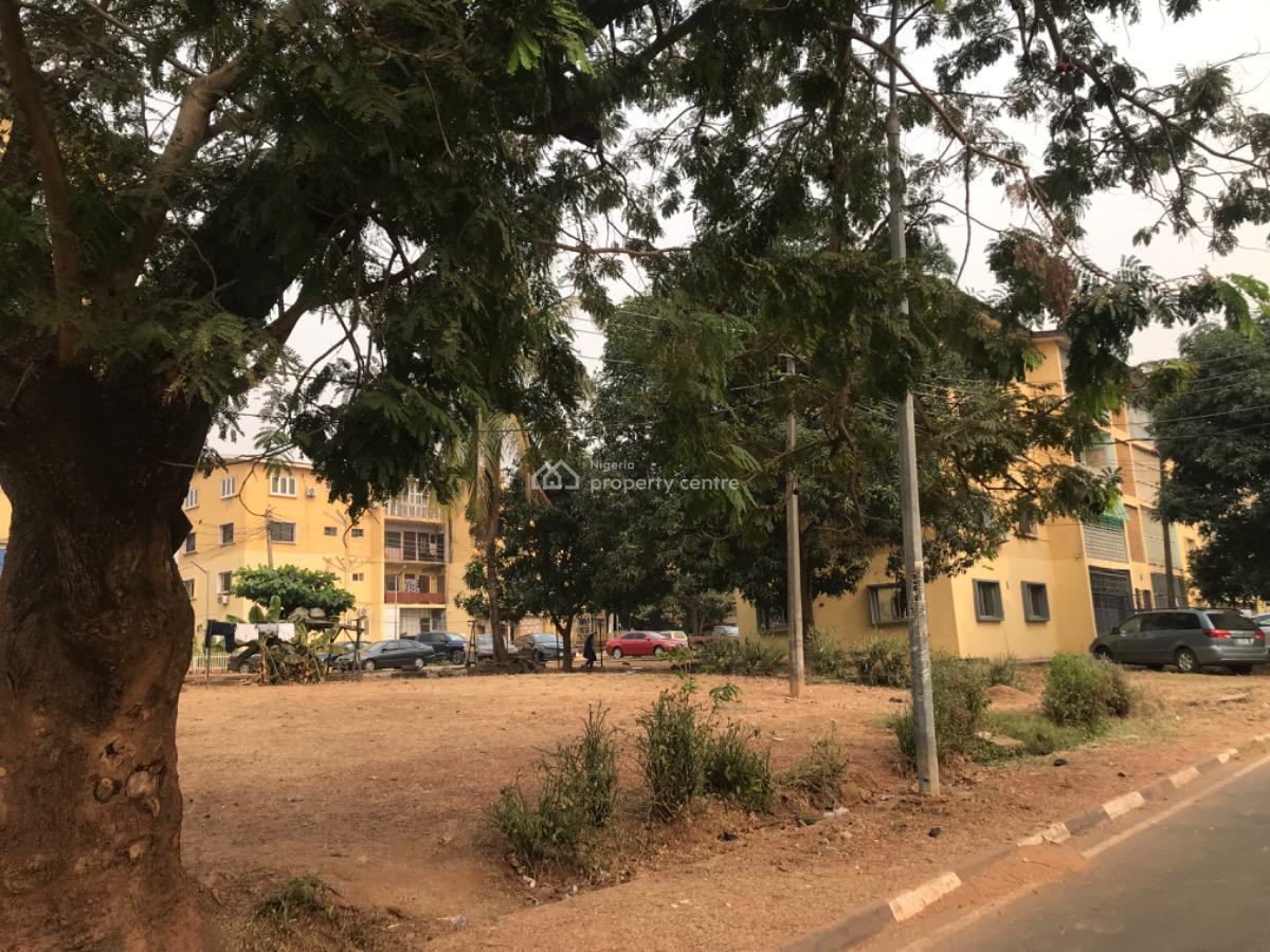 Spacious & Neatly Used 3 Bedroom Flat,bathtub,pop Finishing,last Floor, Serene Neighborhood, Zone 1, Wuse, Abuja, Flat / Apartment for Rent