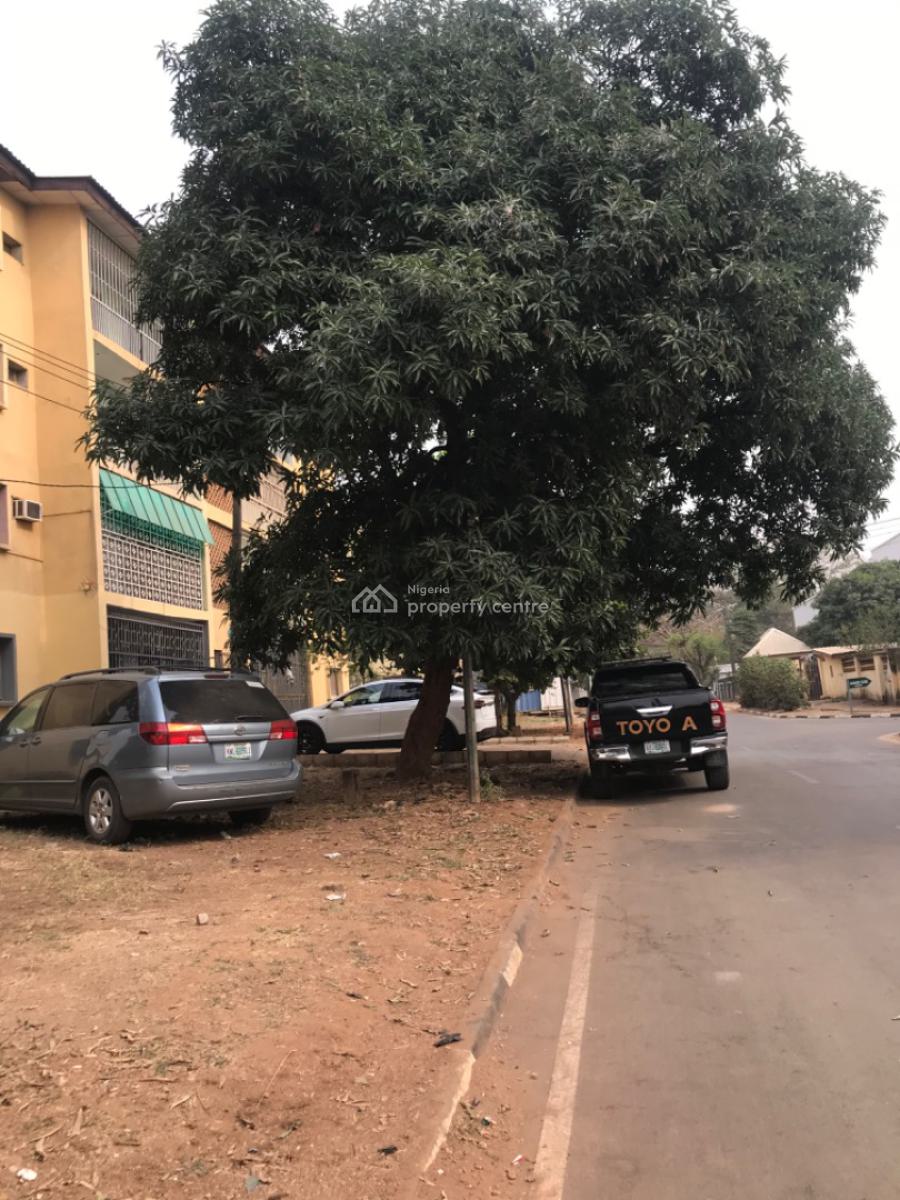 Spacious & Neatly Used 3 Bedroom Flat,bathtub,pop Finishing,last Floor, Serene Neighborhood, Zone 1, Wuse, Abuja, Flat / Apartment for Rent