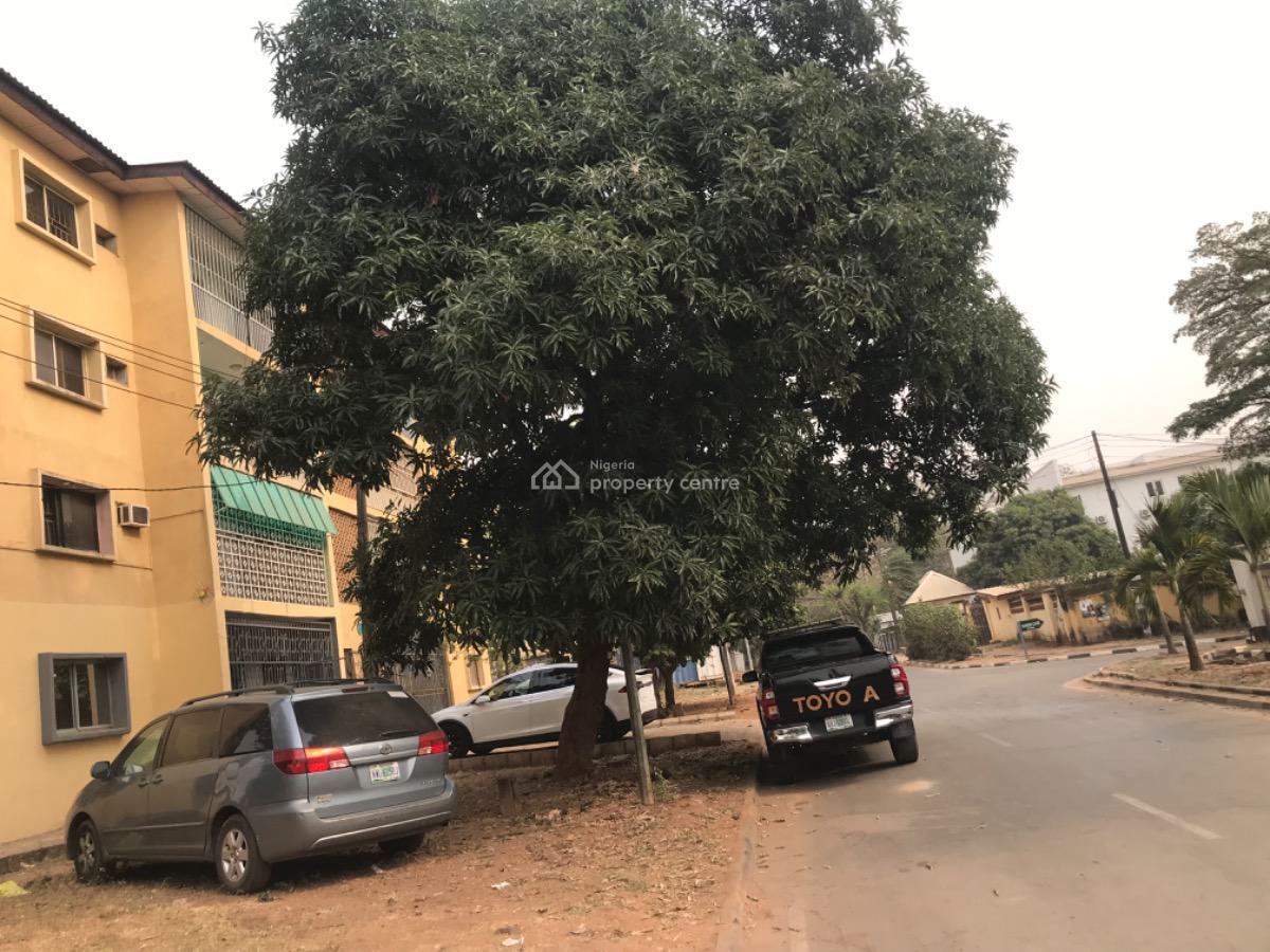 Spacious & Neatly Used 3 Bedroom Flat,bathtub,pop Finishing,last Floor, Serene Neighborhood, Zone 1, Wuse, Abuja, Flat / Apartment for Rent