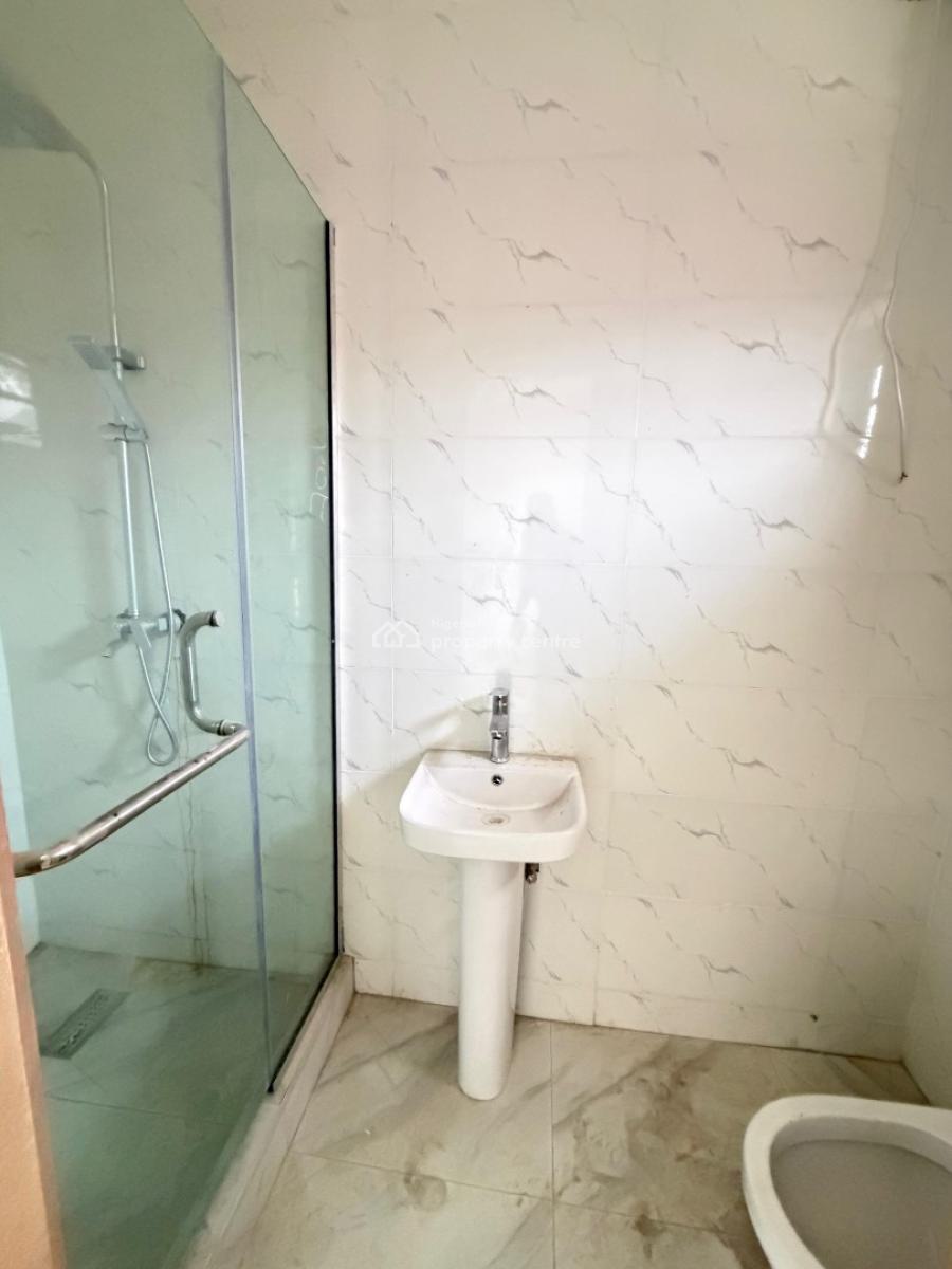 Well Built 3 Bedroom Apartment, Ologolo, Lekki, Lagos, Flat / Apartment for Sale
