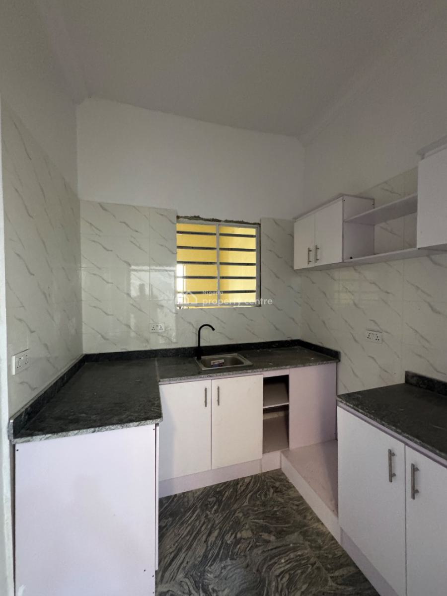 Two (2) Bedroom Apartment, Lekki Phase 1, Lekki, Lagos, Flat / Apartment for Rent