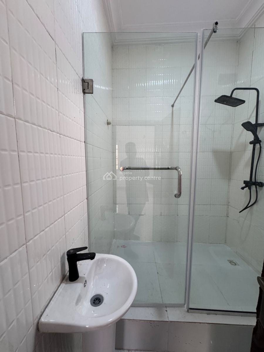 Two (2) Bedroom Apartment, Lekki Phase 1, Lekki, Lagos, Flat / Apartment for Rent