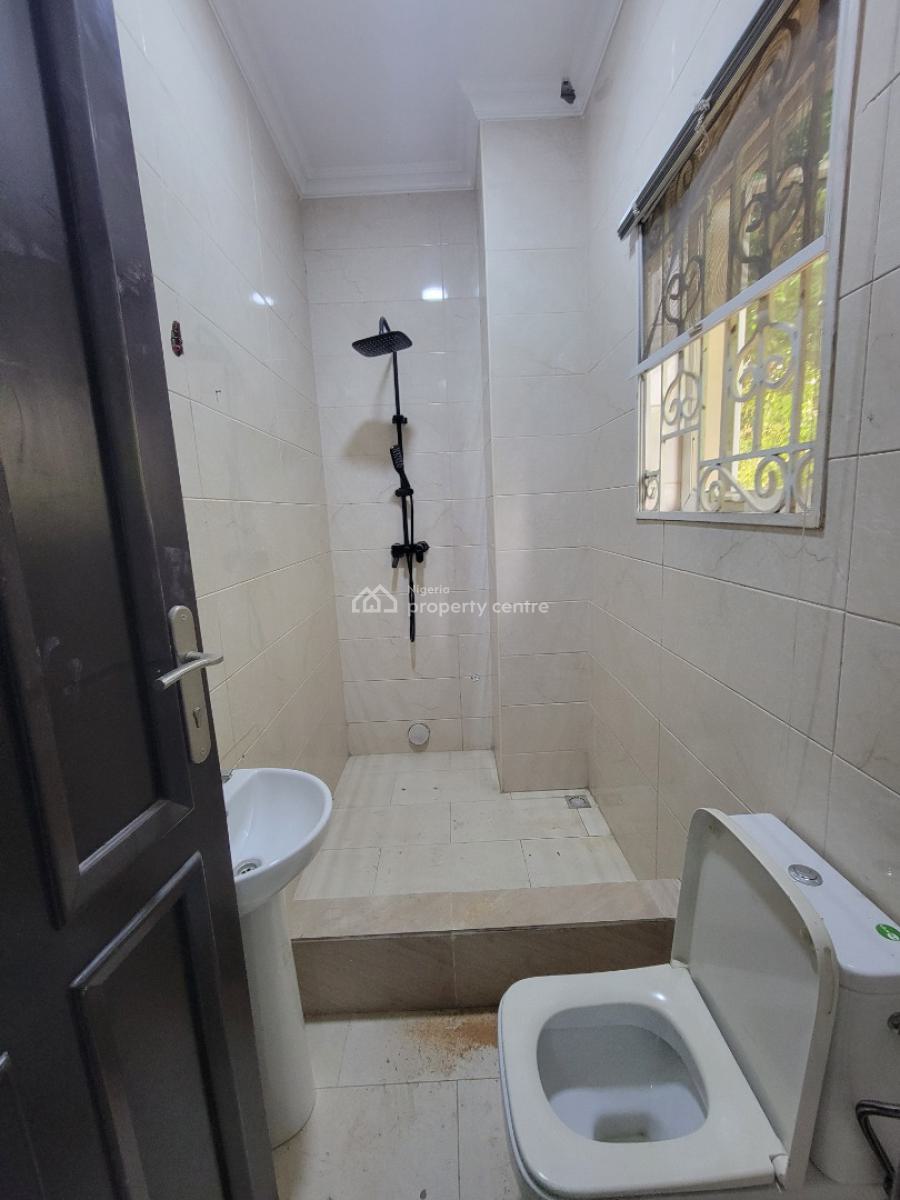 Well Built Serviced 3 Bedroom Apartment, Lekki Phase 1, Lekki, Lagos, Flat / Apartment for Rent
