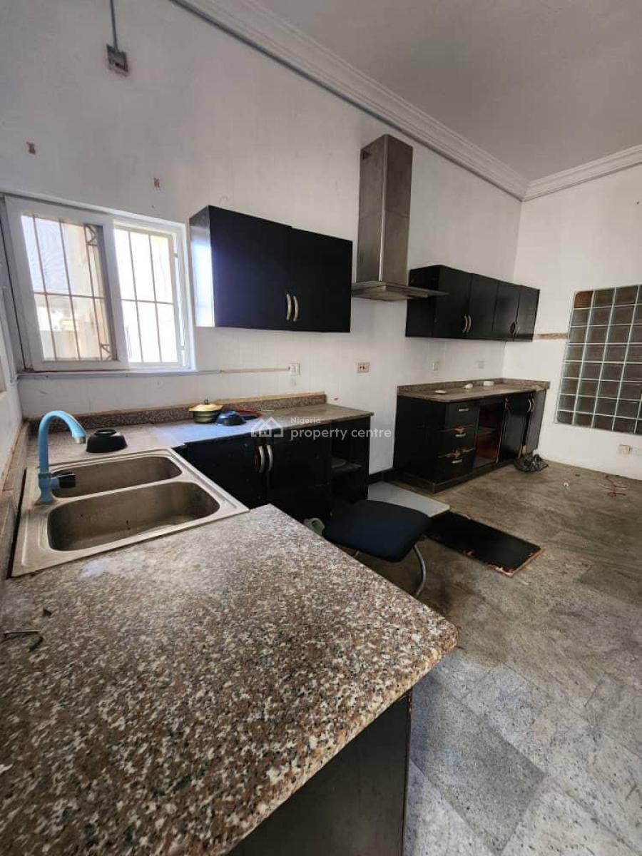 Spacious 4 Bedroom, Lekki Phase 1, Lekki, Lagos, Commercial Property for Rent