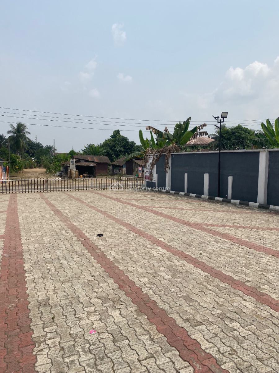 Magnificent and Well Located Fast Food Restaurant, Afam Roundabout/ Afam Road, Oyigbo, Rivers, Restaurant / Bar for Sale