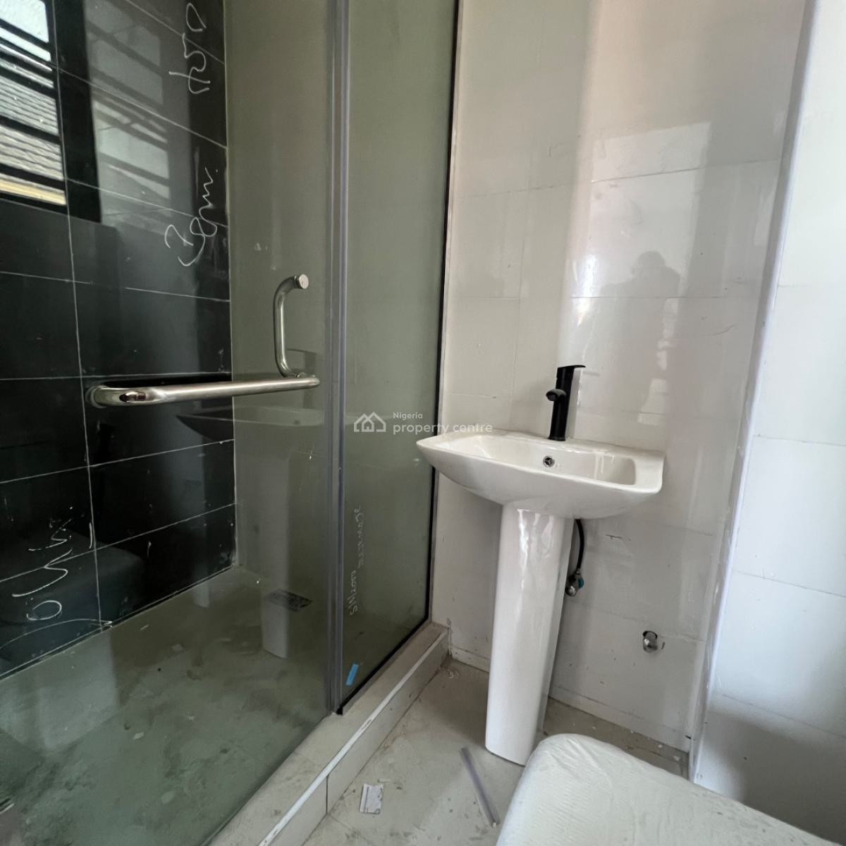 2 Bedroom Flat, Agungi, Lekki, Lagos, Flat / Apartment for Sale