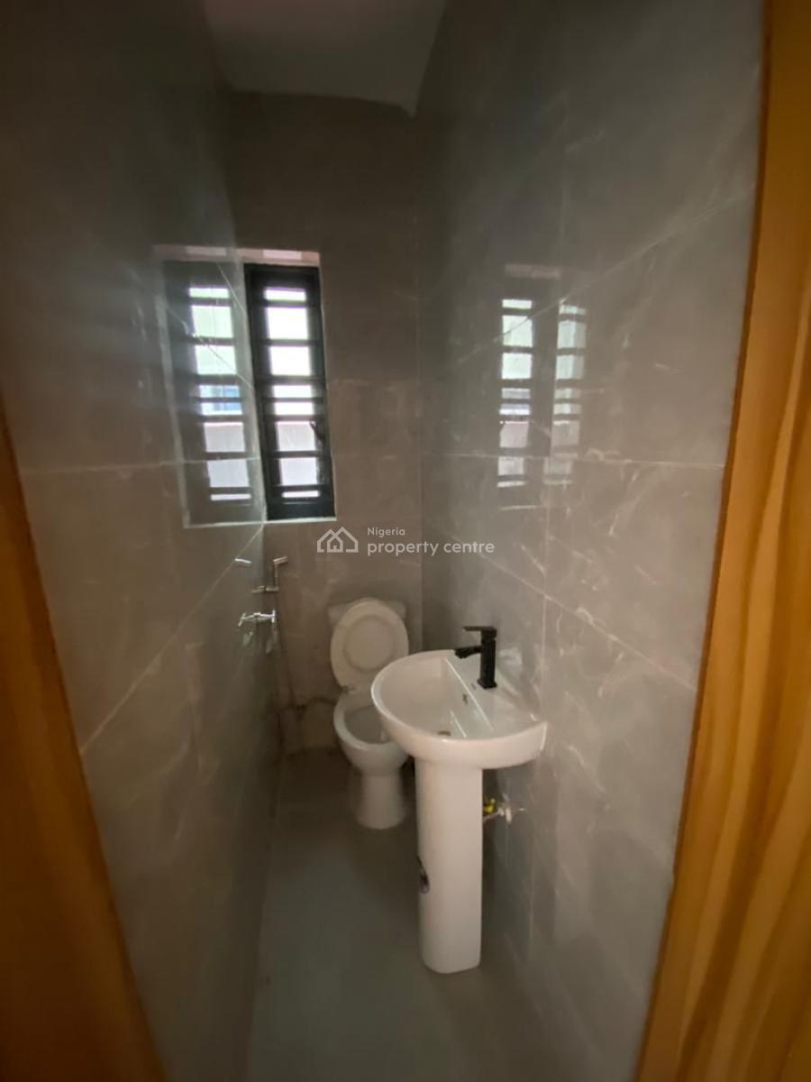 2 Bedroom Apartment, Mobile Road, Ilaje, Ajah, Lagos, Flat / Apartment for Rent