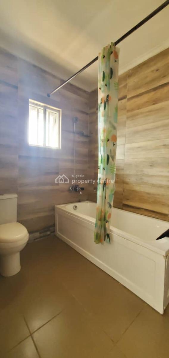 Spacious 3-bedroom Terrace + Bq, Lekki Phase 1, Lekki, Lagos, Flat / Apartment for Rent