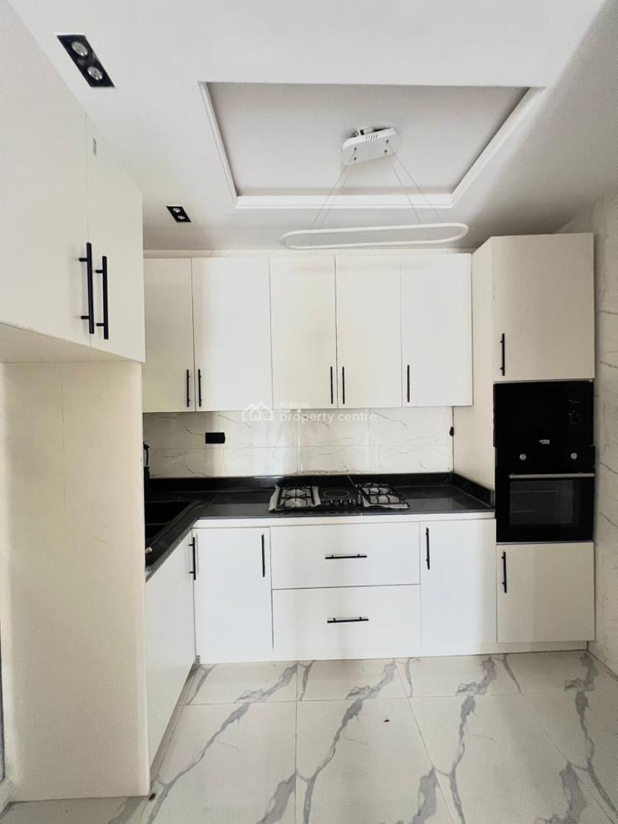 Spacious 2 Bedroom Apartment, Lekki, Lagos, Flat / Apartment for Rent