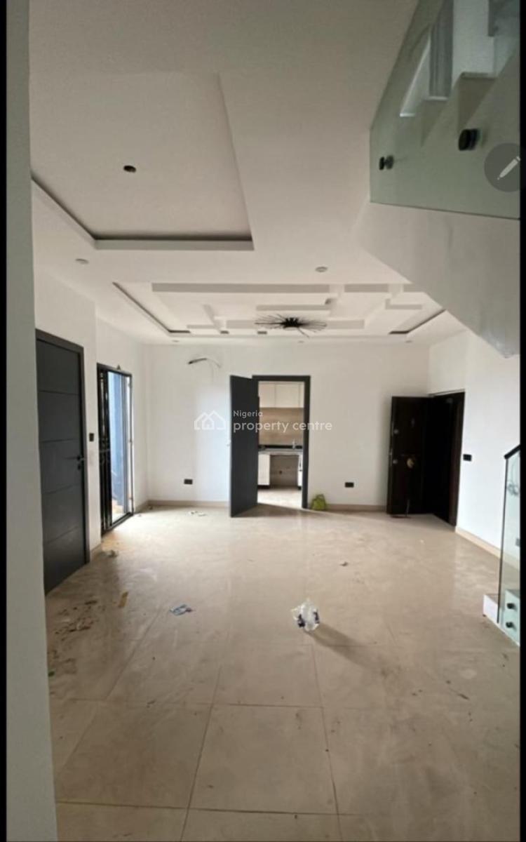 Well Built and Fully Serviced 3 Bedroom Massionette, Lekki Phase 1, Lekki, Lagos, Flat / Apartment for Rent