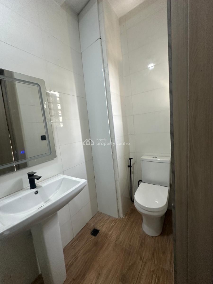 Beautifully Built 3bnedroom Apartment with Swimming Pool ,gym&elevator, Lekki Phase 1, Lekki, Lagos, Flat / Apartment for Sale