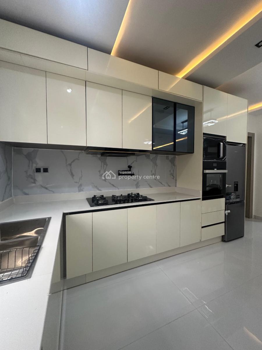 Beautifully Built 3bnedroom Apartment with Swimming Pool ,gym&elevator, Lekki Phase 1, Lekki, Lagos, Flat / Apartment for Sale