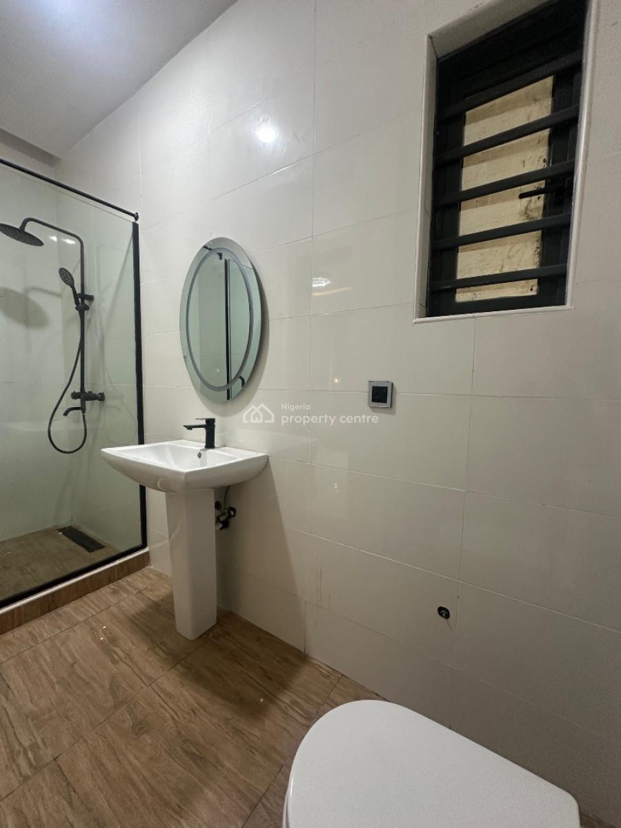 Beautifully Built 3bnedroom Apartment with Swimming Pool ,gym&elevator, Lekki Phase 1, Lekki, Lagos, Flat / Apartment for Sale