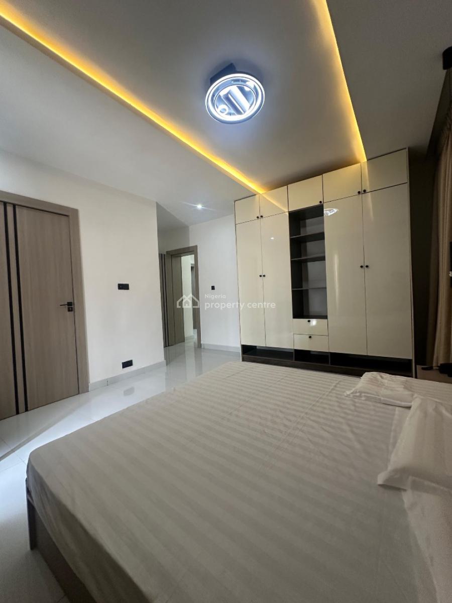 Beautifully Built 3bnedroom Apartment with Swimming Pool ,gym&elevator, Lekki Phase 1, Lekki, Lagos, Flat / Apartment for Sale