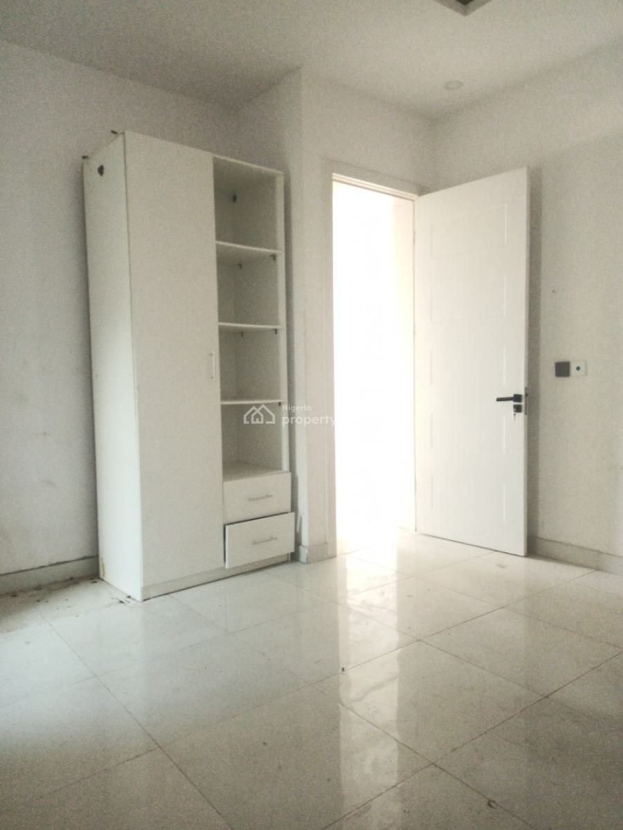 Well Finish 2bedroom Apartment with Spacious Rooms, Ologolo, Lekki Phase 2, Lekki, Lagos, Flat / Apartment for Rent
