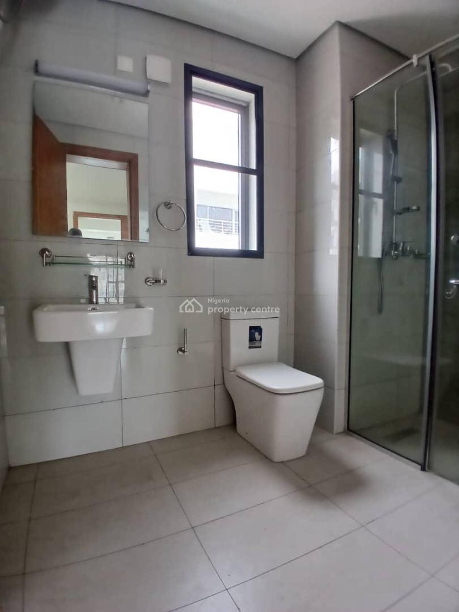 Clean 5bedroom, Lekki Phase 1, Lekki, Lagos, Semi-detached Duplex for Rent