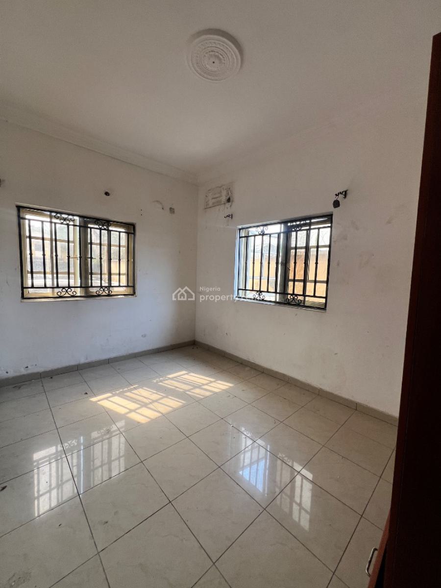 Spacious 2 Bedroom Apartment, Lekki Phase 1, Lekki, Lagos, Flat / Apartment for Rent